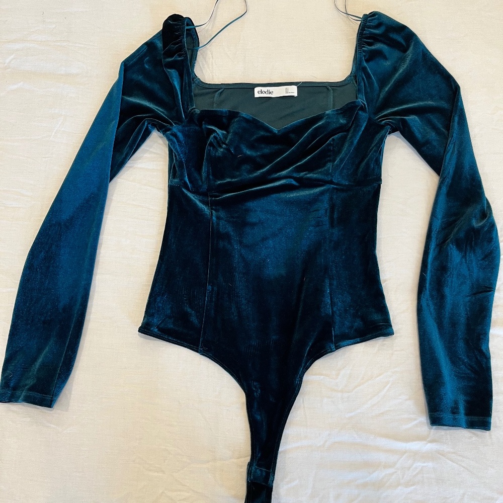 NWOT Elodie emerald velvet bodysuit
